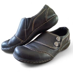 The Clarks Women's Ashland Alpine Slip-On Loafer Size 7M